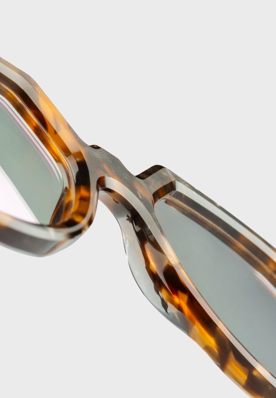Acabado Acetato RR Refined Raw de Flama® con superficie mecanizada y textura visible